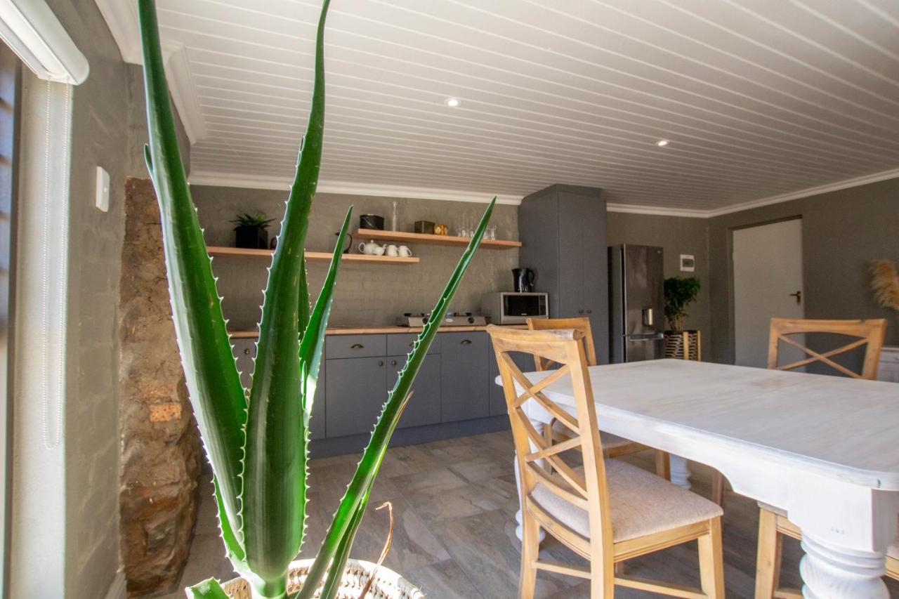Desert Wind Private Guest And Game Farm Montagu Exteriör bild